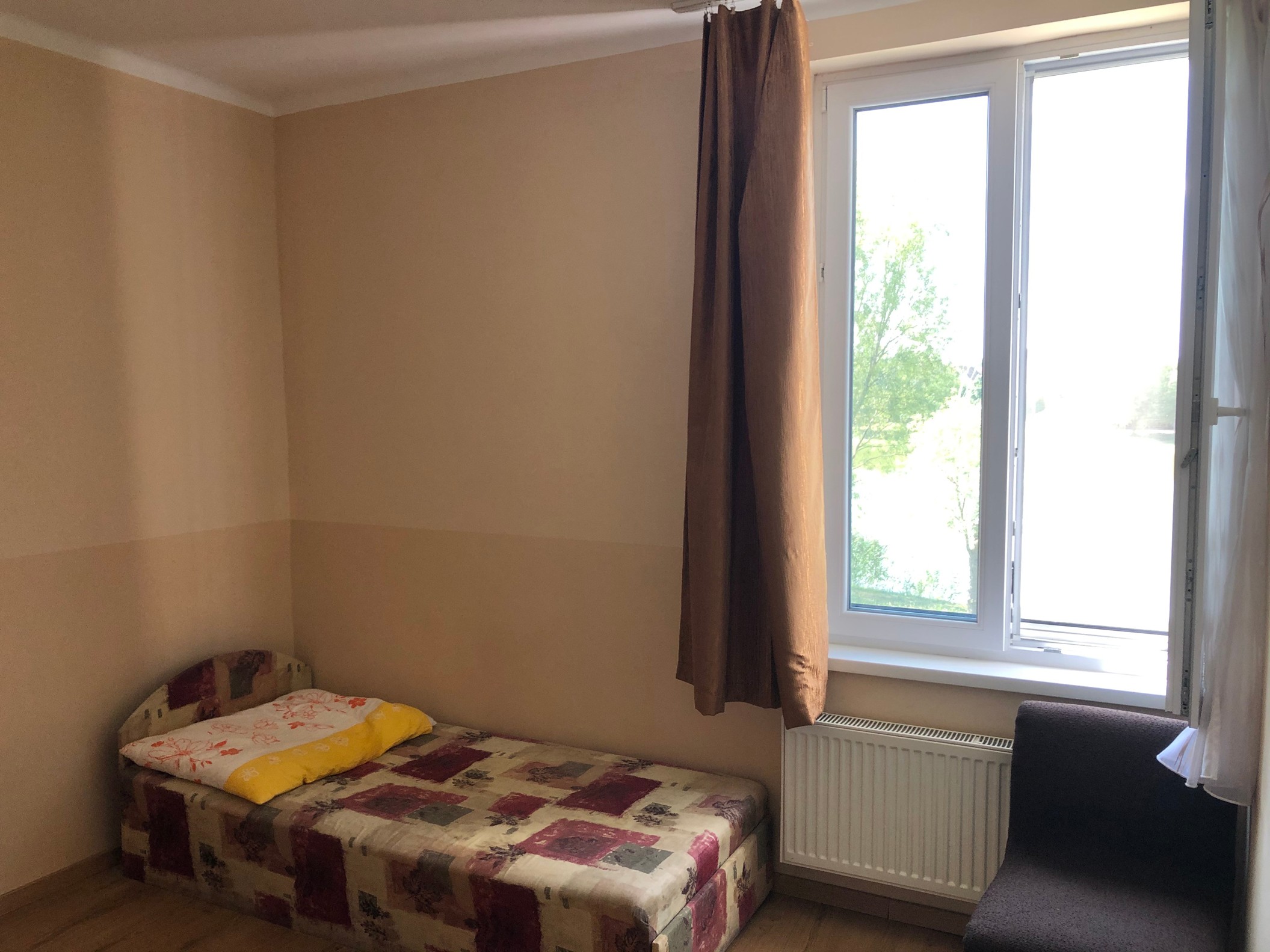 Single Bed Room with Garden View