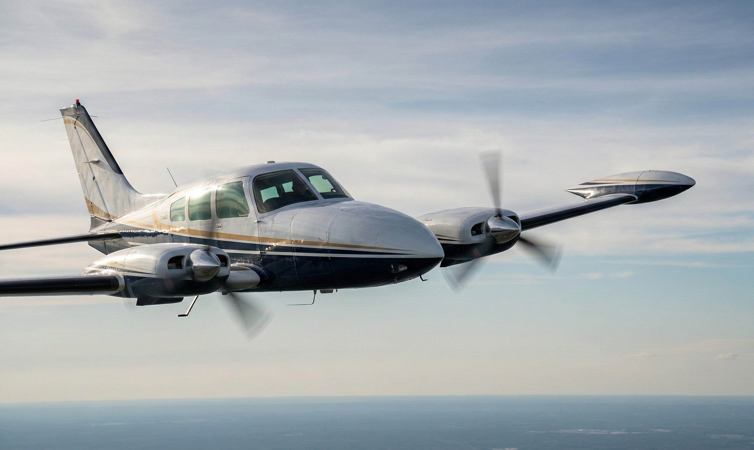 Cessna 310 çok motorlu eğitim uçağı